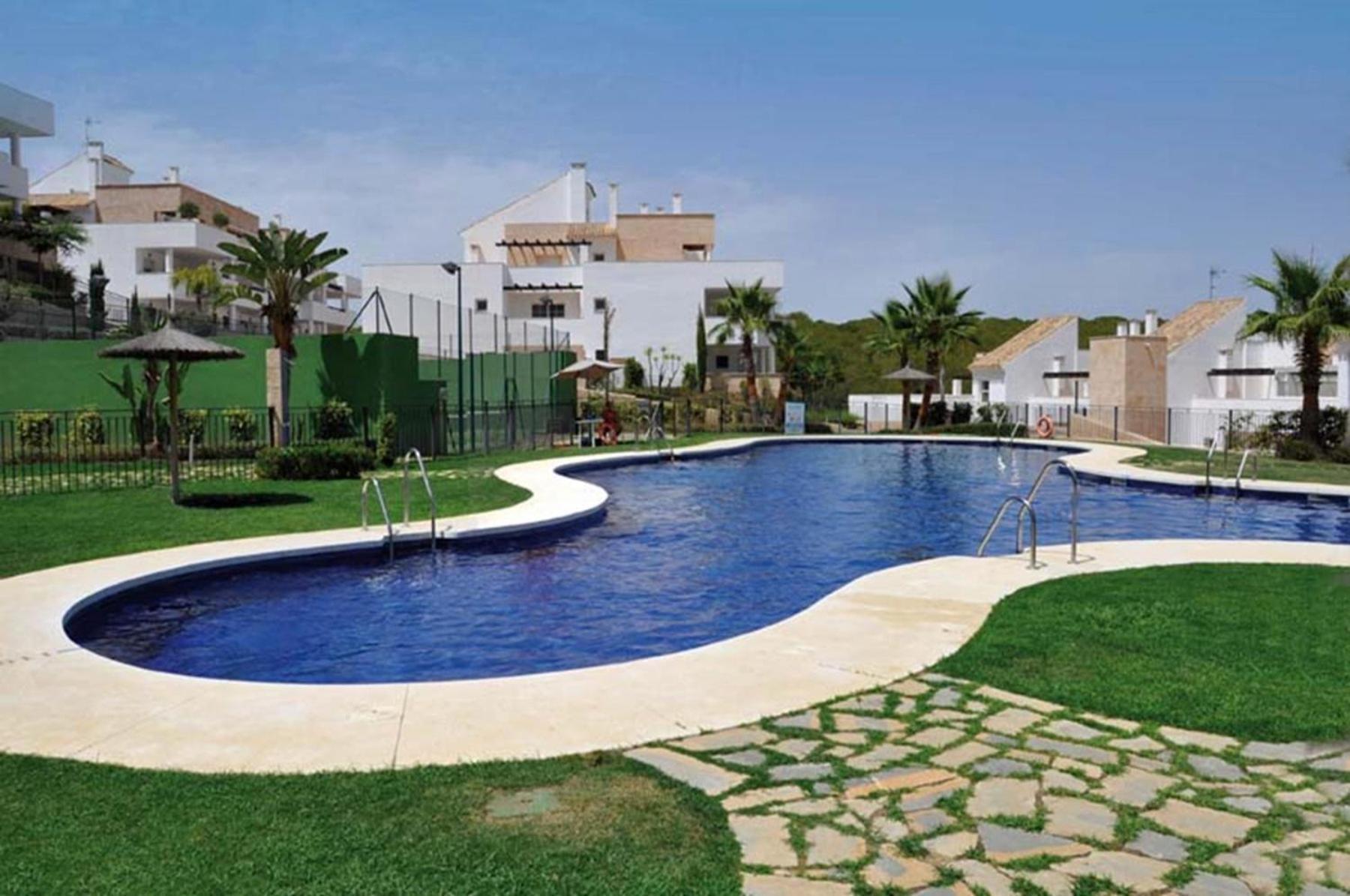 2127-Superb 2 Bedrooms , Lovely Terraces And Pool San Roque  Eksteriør billede